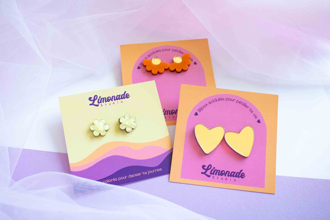 assortiment de boucles colorées discrètes pour oser la couleur, puces en forme de fleur