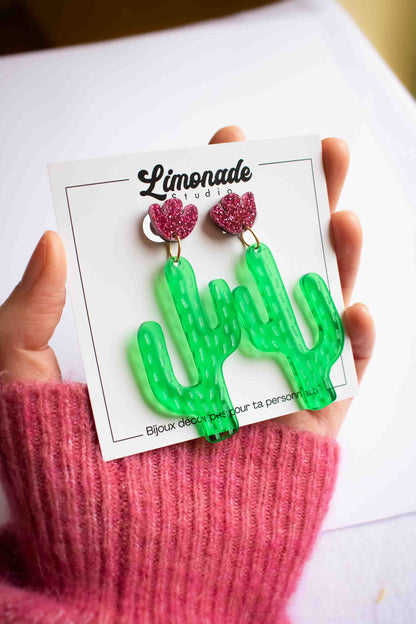 boucles d'oreille cactus pendantes acrylique vert et rose pailleté, bijou fantaisie coloré, Limonade Studio