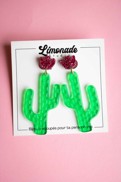 boucles d'oreille cactus pendantes acrylique vert et rose pailleté, bijou fantaisie coloré, Limonade Studio