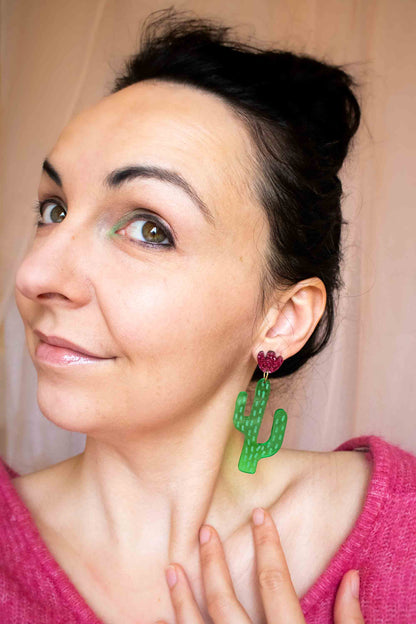 boucles d'oreille cactus pendantes acrylique vert et rose pailleté, bijou fantaisie coloré, Limonade Studio
