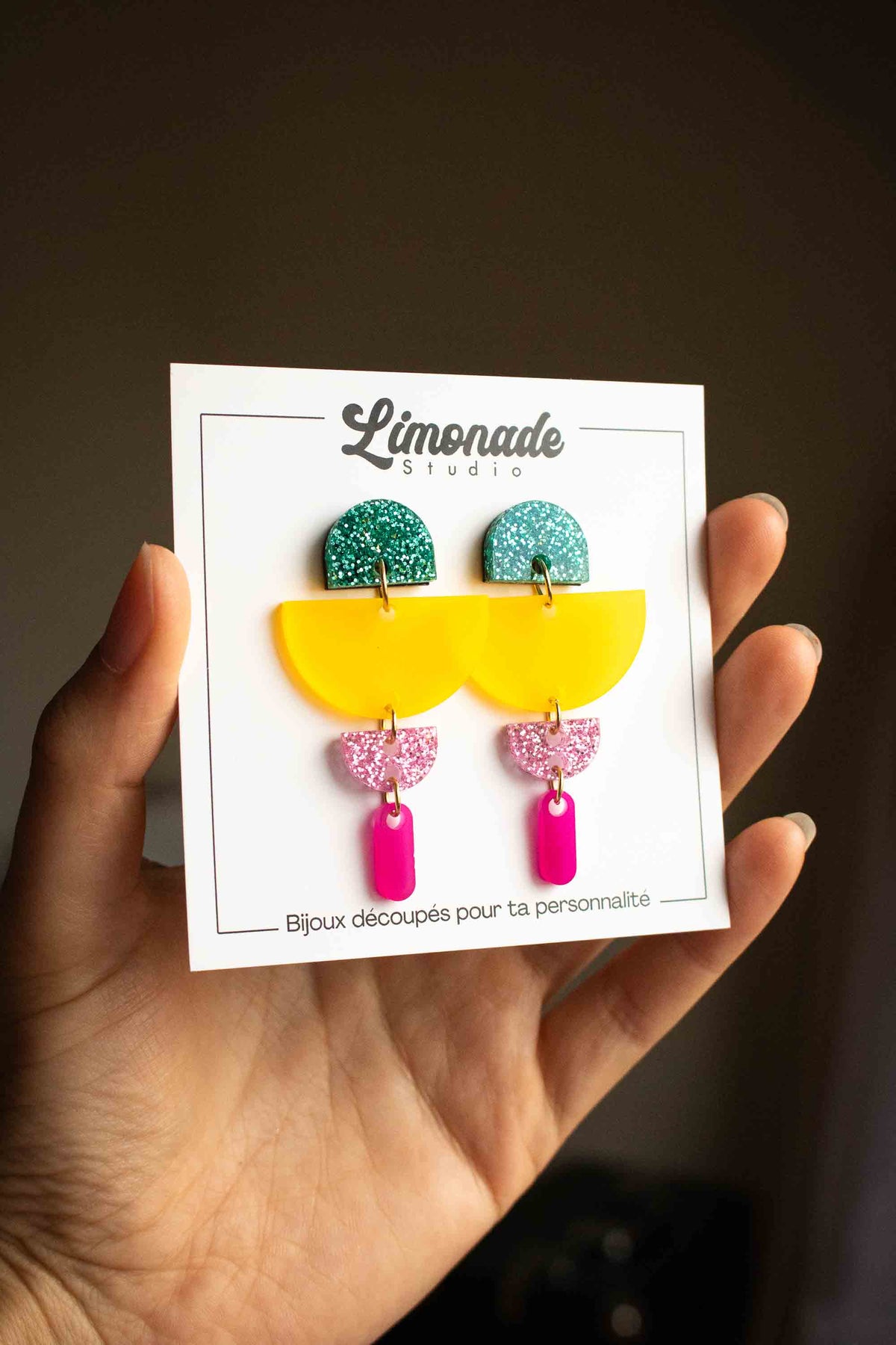 Boucles d'oreille demi-cercles superposés multicolores : clou plaqué or 18 carats
