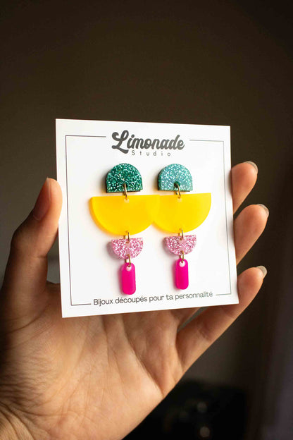 Boucles d'oreille demi-cercles superposés multicolores : clou plaqué or 18 carats