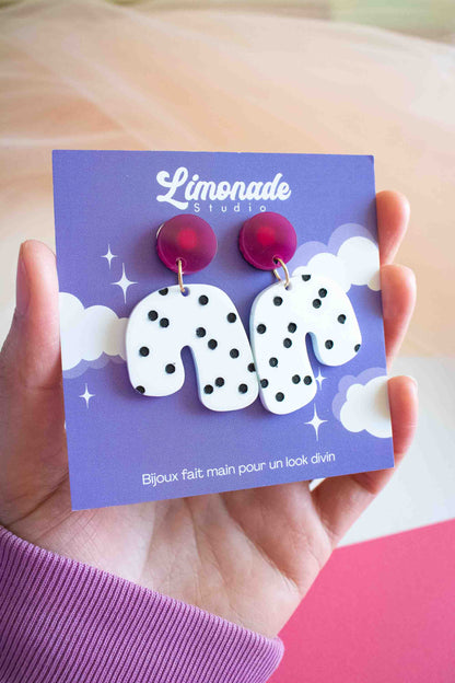 Boucles d'oreilles acrylique arche à pois sur cartonnette d'emballage, Limonade Studio