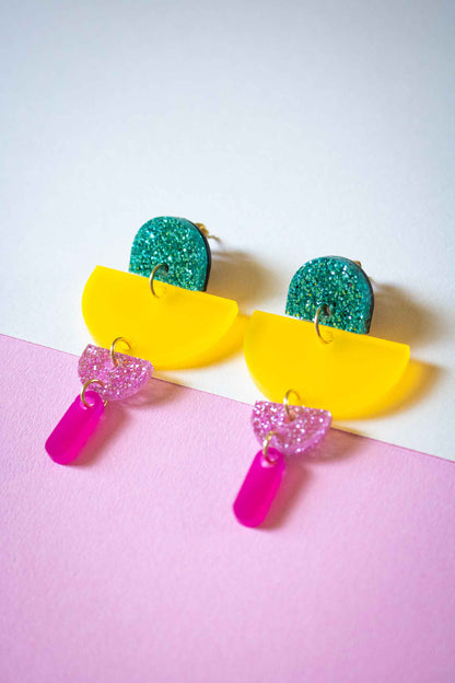 Boucles d'oreille demi-cercles superposés multicolores : clou plaqué or 18 carats